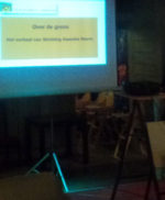 Voorzitter Karen Kort geeft lezing